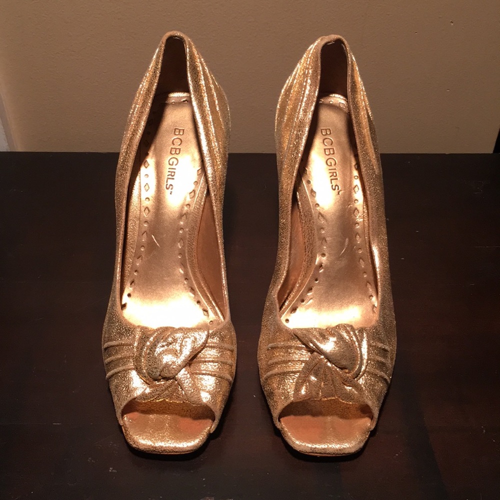 BCBG suede leather peep toe pump with knot detail.